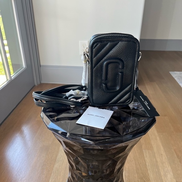 Marc Jacobs Handbags - Marc Jacobs Logo Leather Phone Crossbody Bag Black